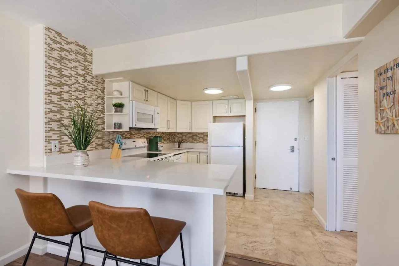 Ilikai Collection 4- Amazing Views, Beachfront. Honolulu