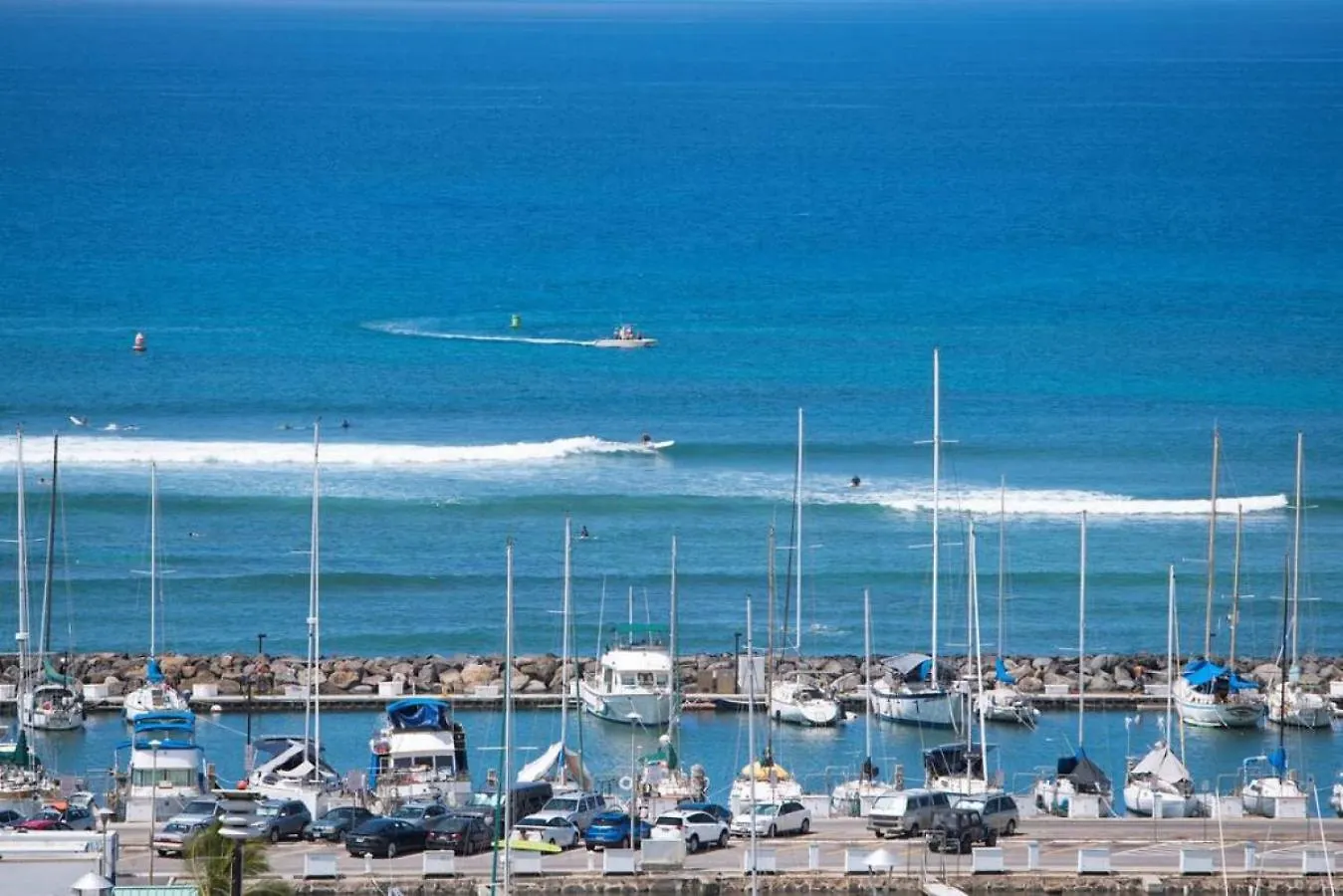 Ilikai Collection 4- Amazing Views, Beachfront. Honolulu