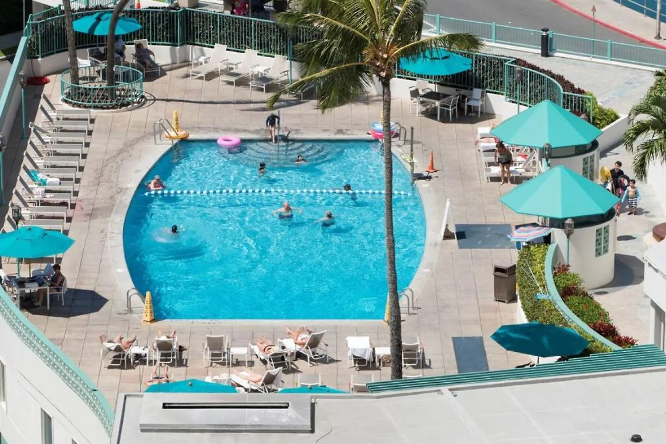 Ilikai Collection 4- Amazing Views, Beachfront. Honolulu Apartment